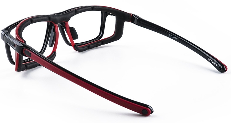 固定卡榫設計讓鼻墊具備角度的靈活調整，任何臉型和鼻型，都可以選擇貼合的位置，讓運動過程中眼鏡可以保持穩定、不移位