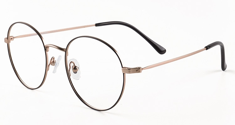 接近圓弧的波士頓鏡框,圓潤而柔和地修飾臉部線條,日常配戴深具親和力