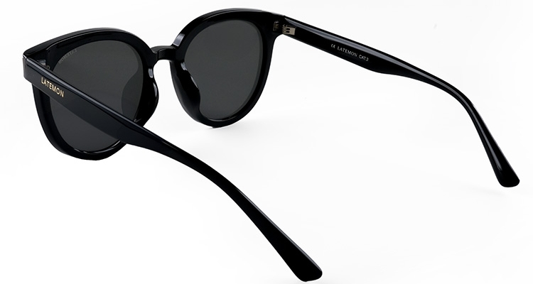 板材醋酸纖維材質的鏡框，演譯低調奢華質感