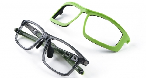 附內扣式軟墊防護片，運動時的球類撞擊或大動作時的碰撞，具有緩衝防護眼部效果