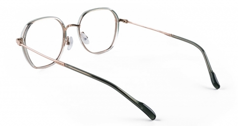 鏡框的邊緣加厚小心機！5mm 貼心隱藏鏡片側邊厚度，使高度數眼鏡更美觀、更穩固