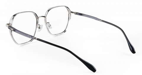 帶有曲線感的多邊形框，讓日常眼鏡配戴增添趣味