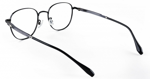 鏡腿前端採 TR 材質，特有的輕量、柔韌、不易變形、抗過敏、抗腐蝕等優點，減輕眼鏡的重量和壓力，滿足配戴舒適感