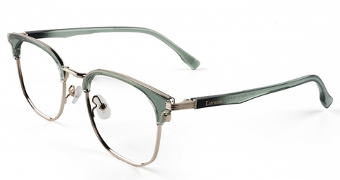 復古的眉型鏡框與多邊形框的碰撞結合，擦出一種既精緻又有層次感的火花