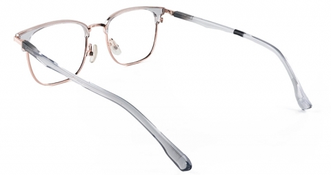 宛如水晶般的 TR 漸層透明鏡腿，讓眼鏡更有光影流動感