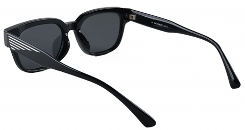 板材醋酸纖維材質的鏡框，演譯低調奢華質感